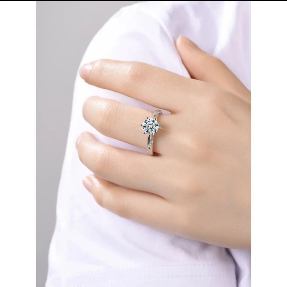 SOLD SOLD Gorgeous Moissanite Engagement Ring.  S9 - Picture 3 of 6